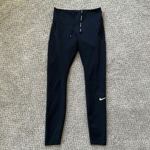 Nike Epic Luxe Dri Fit Running Leggings - ⅞ length with Pocket - M